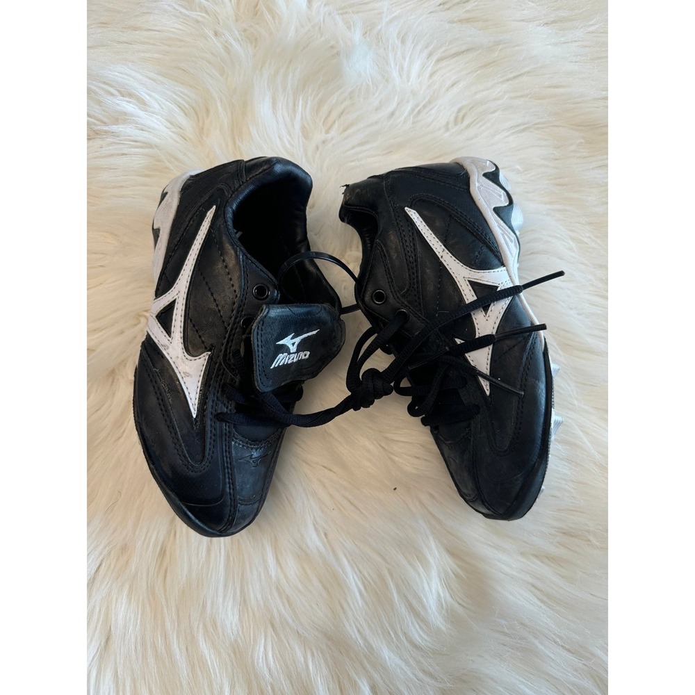 Mizuno‎ soccer cleats size 2.5